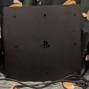 PlayStation 4 Pro 1 TB RDR2 Bundle
